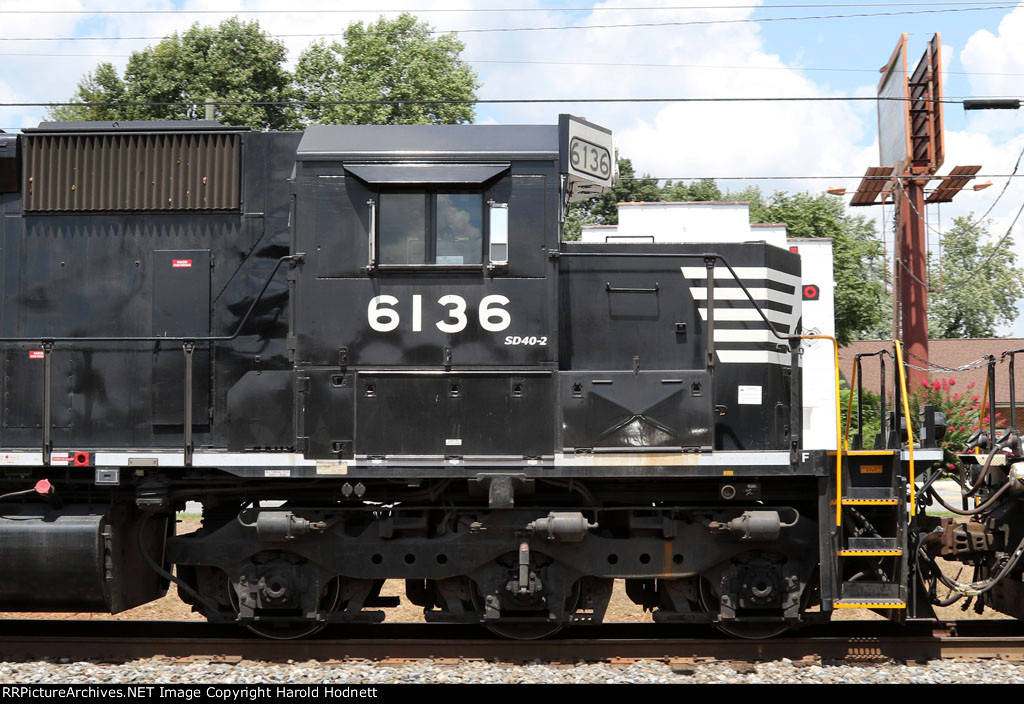 NS 6136 cab closeup